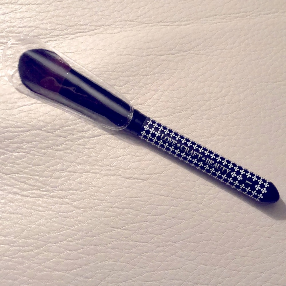 🌸HOST PICK🌸 LOVE CRAFT BEAUTY Make-up Brush #1 with plastic protective sleeve